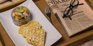 Beitragsbild des Blogbeitrags Buttermilchwaffeln/ Buttermilk waffles