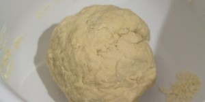 Beitragsbild des Blogbeitrags Grundrezept: Flammkuchenteig/ Basic recipe: tarte flambée dough 