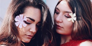 Beitragsbild des Blogbeitrags SCHAU RUHIG HIN: WIR FEIERN UNSERE WEIBLICHKEIT