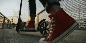 Beitragsbild des Blogbeitrags E-Scooter – Tipps für mehr Spaß auf zwei Rädern