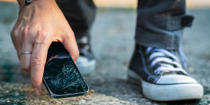Beitragsbild des Blogbeitrags So einfach kannst du dein Smartphone versichern