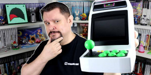 Beitragsbild des Blogbeitrags Astro City Mini: Geschichte, Unboxing & Spiele-Übersicht