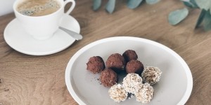 Beitragsbild des Blogbeitrags Rezept für Energiebällchen – der gesunde Snack für Mamas & Kinder
