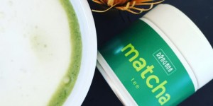 Beitragsbild des Blogbeitrags einfach.frisch // Matcha Tee – wie ich ohne Kaffee überlebe