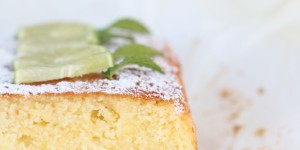 Beitragsbild des Blogbeitrags {Limetten-Buttermilch-Kuchen} & eine Koch- und Backbuchrezension!