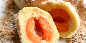 Beitragsbild des Blogbeitrags I AM FROM AUSTRIA | Marillenknödel mit Erdäpfelteig