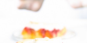 Beitragsbild des Blogbeitrags KUCHEN | Schladminger Kuchen 2.0 oder ein Marillen-Ribisel-Kuchen mit Baiser 