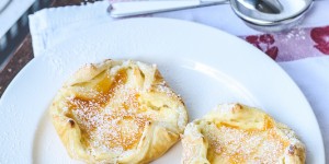 Beitragsbild des Blogbeitrags I AM FROM AUSTRIA | Rezept für Topfentascherl (Topfengolatschen oder Quarktaschen)