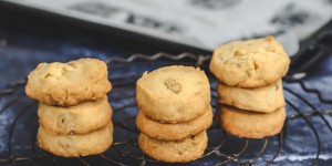 Beitragsbild des Blogbeitrags Rezept für Shortbread Cookies mit gerösteten Walnüssen und Vanille