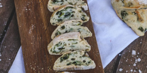 Beitragsbild des Blogbeitrags Rezept für Bärlauch Ciabatta (vegan)