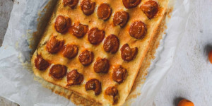 Beitragsbild des Blogbeitrags Rezept für einen Zero Waste Marillenkuchen mit Sauerteigresten