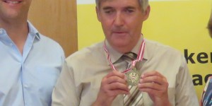 Beitragsbild des Blogbeitrags Mit 42 Jahren Verspätung bekommt blinder Sportler seine Medaille