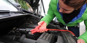 Beitragsbild des Blogbeitrags Tipps rund um die Autobatterie, damit das Auto verlässlich anspringt