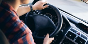 Beitragsbild des Blogbeitrags Sekundenschlaf – So schützt man sich vor Müdigkeit am Steuer
