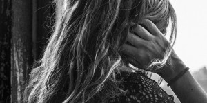 Beitragsbild des Blogbeitrags Wenn´s im Ohr sticht & schmerzt – Ursachen von Ohrenschmerzen