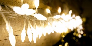 Beitragsbild des Blogbeitrags Weihnachtsbeleuchtung – drei Tipps für viel weniger Stromkosten