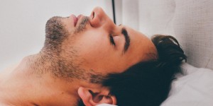 Beitragsbild des Blogbeitrags Schlafapnoe – lautes Schnarchen kann Demenzrisiko erhöhen