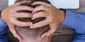Beitragsbild des Blogbeitrags Haarausfall bei Männern – und weg ist die ‚gute Laune‘