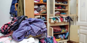 Beitragsbild des Blogbeitrags Wegwerfware Kleidung: 72 Mio. Stücke ungetragen in unseren Kästen