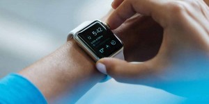 Beitragsbild des Blogbeitrags Mit smarten Fitness-Tools sportlich – und voll im Trend – unterwegs