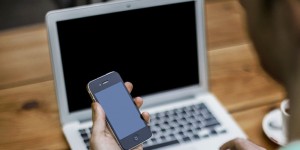 Beitragsbild des Blogbeitrags Digitaler Einfluss – Wie Bildschirme der Augengesundheit schaden