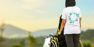 Beitragsbild des Blogbeitrags Pflegevorsorgebericht 2018: größter Pflegedienst sind Angehörige