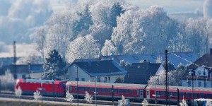 Beitragsbild des Blogbeitrags Stau- und stressfrei mit dem Zug in den Winterurlaub – so klappt`s 