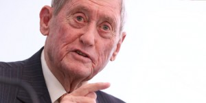 Beitragsbild des Blogbeitrags Hannes Androsch: „Vernünftig leben, sich interessieren, in Bewegung bleiben, nach vorne schauen!“