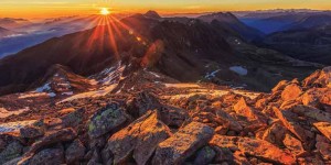 Beitragsbild des Blogbeitrags Innsbruck – pulsierender urbaner Raum inmitten alpiner Bergwelt 