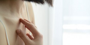 Beitragsbild des Blogbeitrags Haut & Seele – wie die Psyche Neurodermitis, Akne, etc. beeinflusst