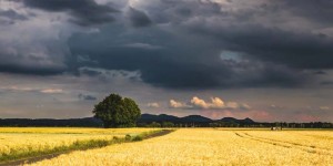 Beitragsbild des Blogbeitrags Sicher campen – so schützen sie sich vor Unwetter und Einbruch