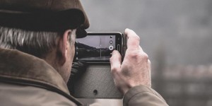 Beitragsbild des Blogbeitrags Seniorenstudie: Smartphone mindert die Einsamkeit in Corona-Zeiten