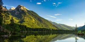 Beitragsbild des Blogbeitrags Wandern – so beugen sie Muskelkater und Blasen am besten vor