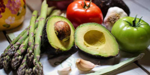 Beitragsbild des Blogbeitrags «Was» wir essen beeinflusst CO2-Fußabdruck stärker als der «Weg»