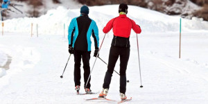 Beitragsbild des Blogbeitrags Auf schmalen Skiern durch den Winter – ein risikoarmer Winterspass