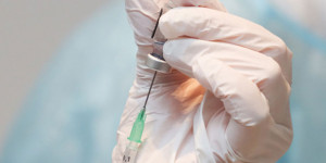 Beitragsbild des Blogbeitrags EMA bestätigt: Covid-19 Impfstoff von AstraZeneca sicher & wirksam