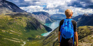 Beitragsbild des Blogbeitrags „Sicher am Berg“ – so werden Outdoorerlebnisse noch sicherer