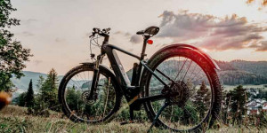 Beitragsbild des Blogbeitrags E-Bikes: darauf sollten sie beim Kauf von Elektrofahrrädern achten