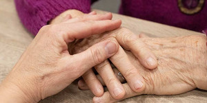 Beitragsbild des Blogbeitrags Pflegereform: „Wundertüte“ Community Nursing? – ein Faktencheck 