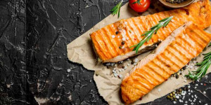 Beitragsbild des Blogbeitrags Lachs: 6 Mythen über den beliebten Speisefisch im Faktencheck