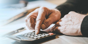 Beitragsbild des Blogbeitrags Mit niedrigeren Fixkosten ins neue Jahr – Tipps zum Geld Sparen