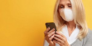 Beitragsbild des Blogbeitrags Caritas Plaudernetz-Zwischenbilanz: gegen Einsamkeit und Isolation