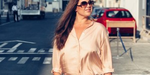 Beitragsbild des Blogbeitrags Silk Blouse, Denim and a Golden Hour