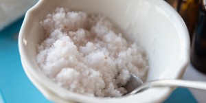 Beitragsbild des Blogbeitrags DIY Scrub – Meersalz Peeling selbstgemacht