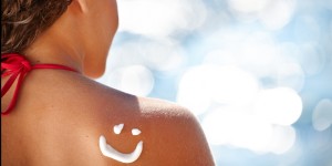 Beitragsbild des Blogbeitrags Spuren des Sommers- Pigmentflecken sanft behandeln