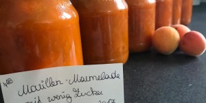 Beitragsbild des Blogbeitrags Fruchtige Marillenmarmelade mit wenig Zucker 