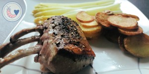 Beitragsbild des Blogbeitrags Lammrose mit Spargel und Kartoffelscheiben