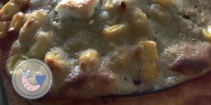 Beitragsbild des Blogbeitrags Vegane Pizza mit Käseersatzschmelz, inkl. Gewinnspiel 
