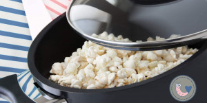 Beitragsbild des Blogbeitrags Kann man Mikrowellen Popcorn im Topf machen?