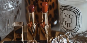 Beitragsbild des Blogbeitrags The bulletproof lipstick formula feat. Pure Color Desire Lipstick 